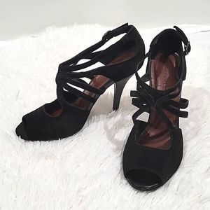 Gianni Bini Suede peep toe heel